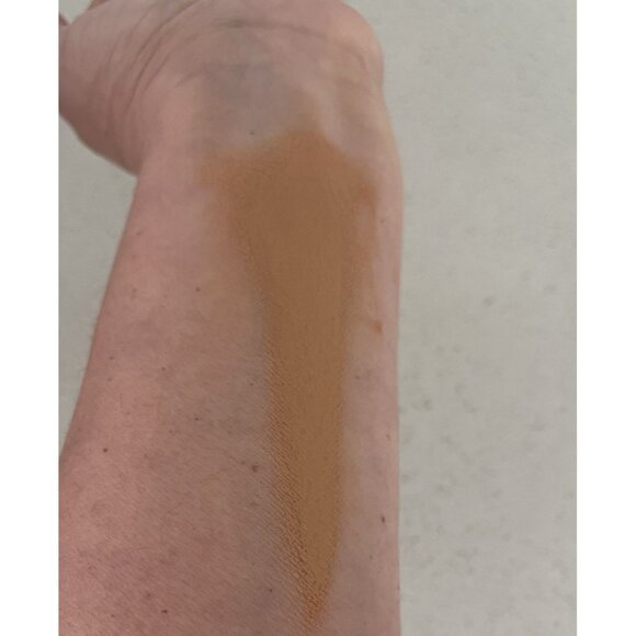 VIC L.A. Radiant Velvet Full Coverage Foundation C42 Light/Medium Tan Collagen - Picture 2 of 10